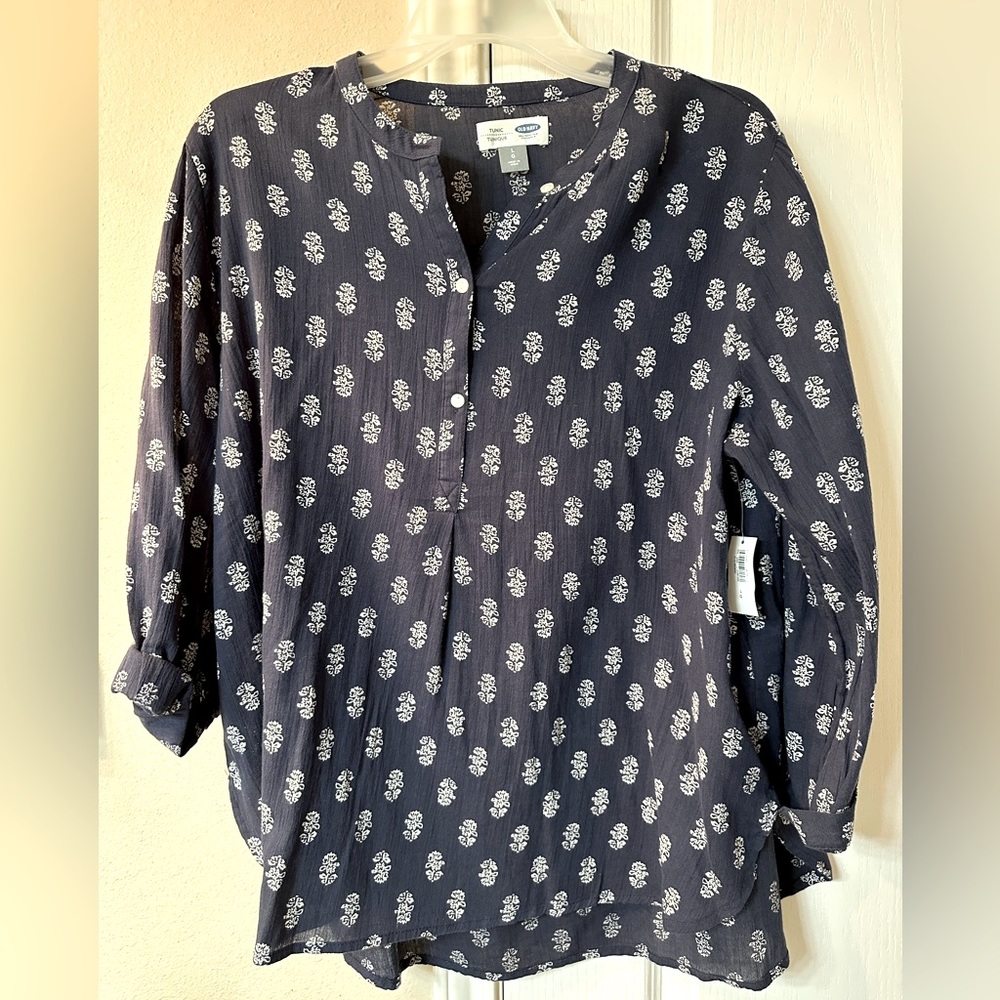 Women’s tunic. New with tag.